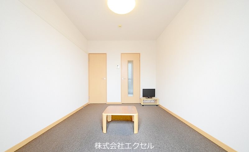 ＪＲ青梅線 昭島駅 徒歩14分 3階建 築15年の居間写真