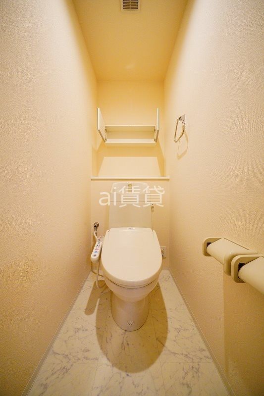 西武多摩川線 白糸台駅 徒歩8分 4階建 築10年のトイレ写真