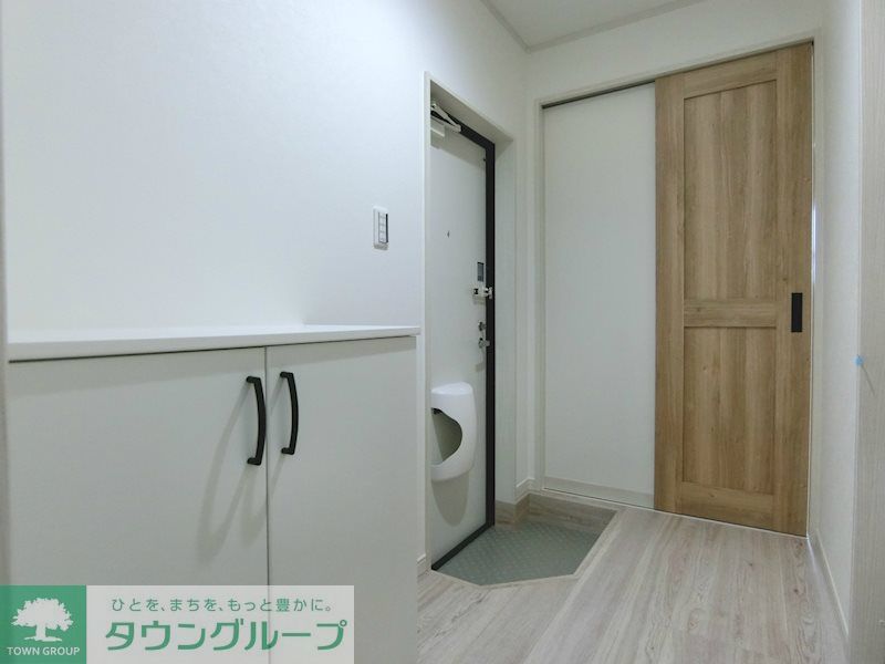 玄関　シューズボックスは棚の高さが調節可能で、ブーツも置けます！