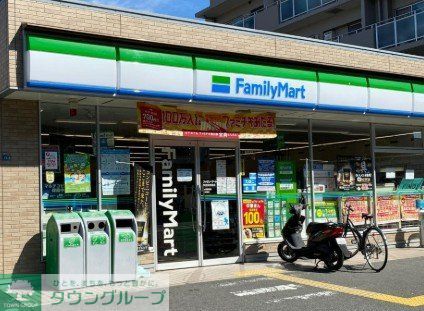コンビニ　ファミリーマート吹田長野西店（コンビニ）まで180m