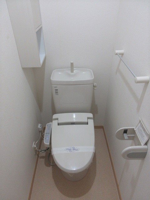 トイレ　写真は別の部屋のものです。