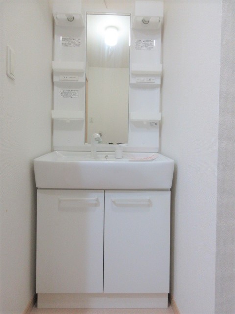 洗面設備　写真は別の部屋のものです。