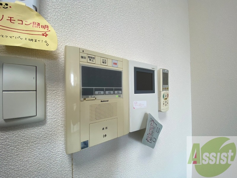 セキュリティ　ＴＶモニター付インターホンです。来客者の顔が見えるので安心！