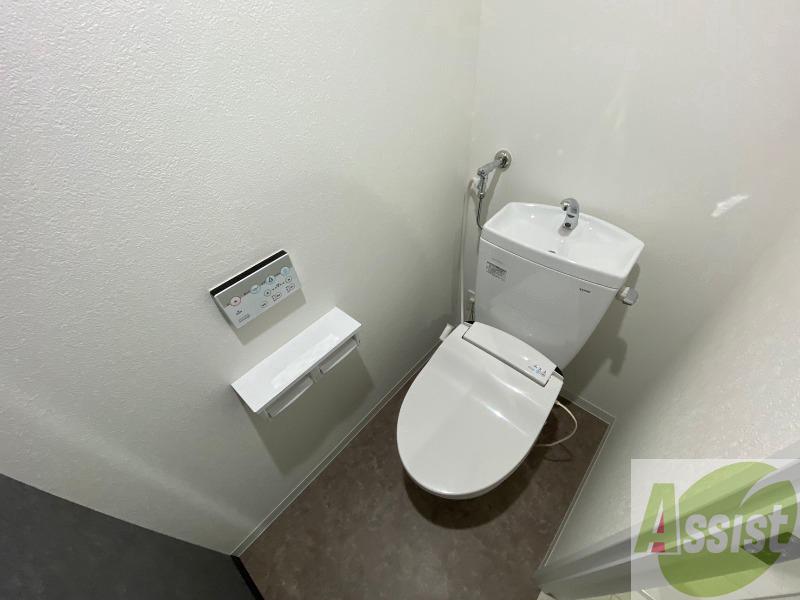 トイレ　こちらはトイレです。清潔感があり、安心して使用できます。