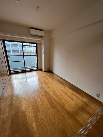 その他部屋・スペース　広くて明るい寝室