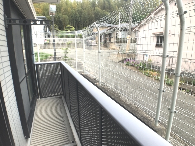 バルコニー　※補修前の参考画像の為、設備等は現況優先．．．