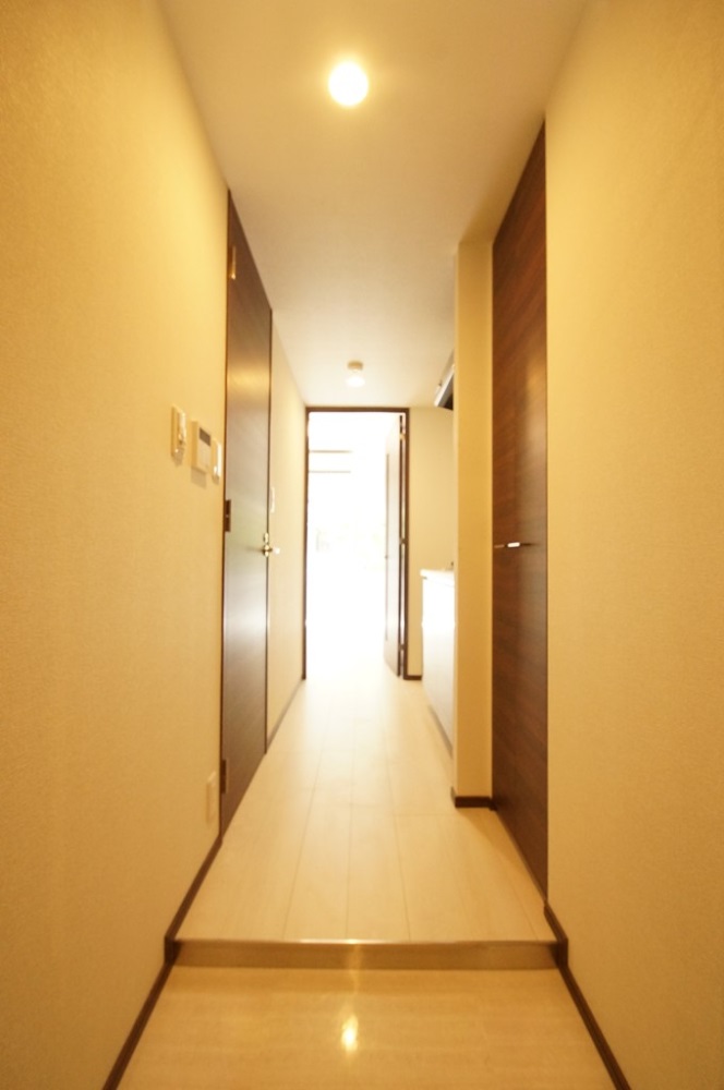 玄関　実際のお部屋は写真の反転になります