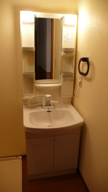 洗面設備　忙しい朝に嬉しい洗髪洗面化粧台付