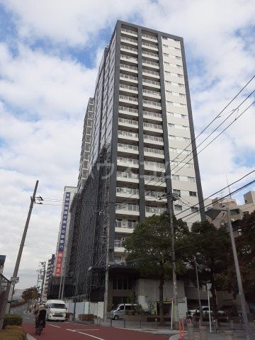 横浜市神奈川区金港町のマンションの建物外観