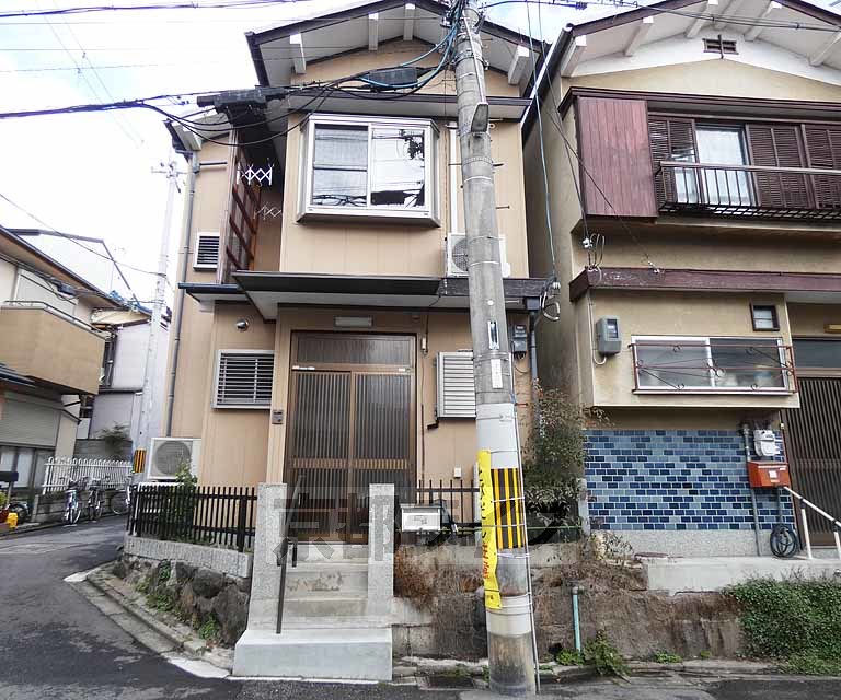 西ノ京樋ノ口町貸家の建物外観