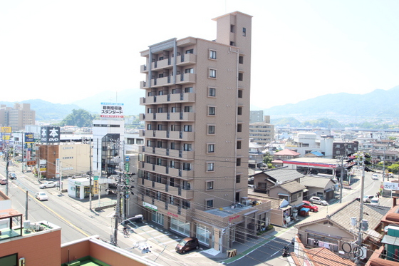 【廿日市市串戸のマンションの建物外観】