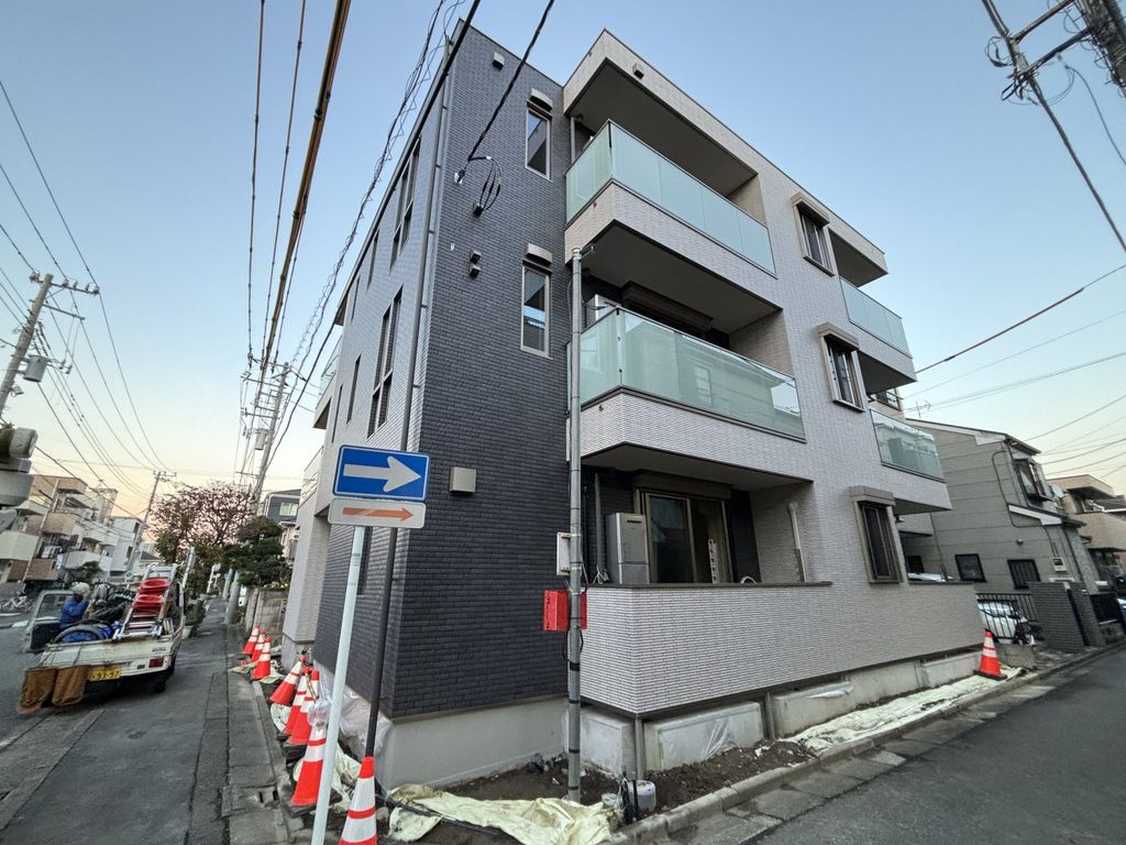 【川崎市幸区古市場のマンションの建物外観】