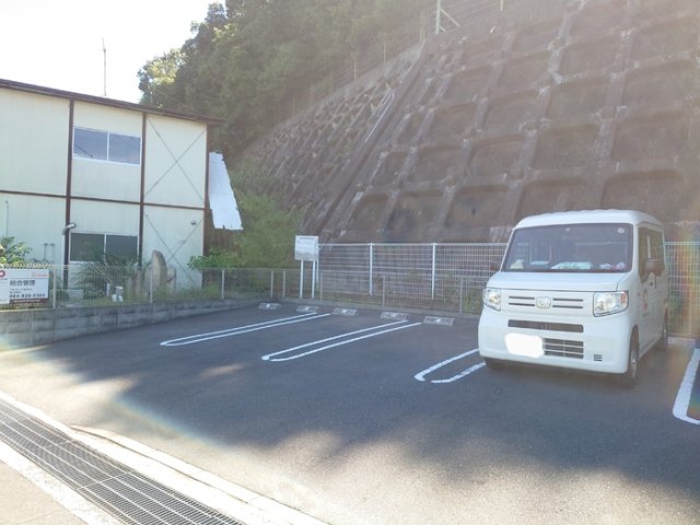 【福山市千田町大字藪路のアパートの駐車場】