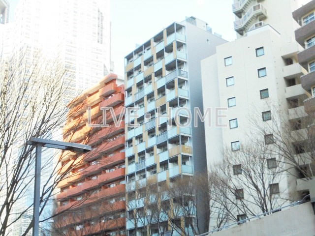 新宿区西新宿のマンションの建物外観