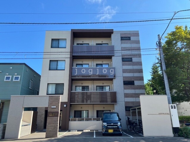 札幌市中央区北四条西のマンションの建物外観