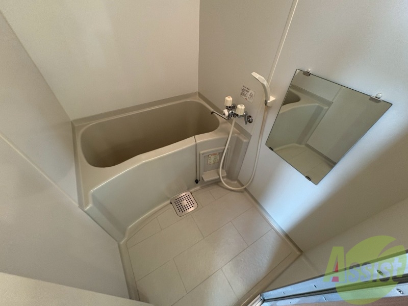 バス・シャワールーム　お風呂になります。一日の疲れを癒してくださいね。