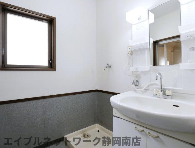 洗面設備　コンパクトで使いやすい洗面所