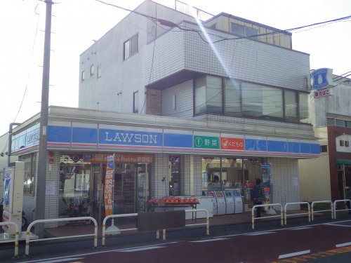 コンビニ　ローソン三浦栄町店（コンビニ）まで750m