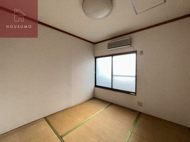 居室・リビング　畳の上でゆっくりとくつろげる和室です