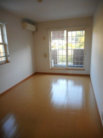 居室・リビング　こちらの居間で趣味の時間をお楽しみください