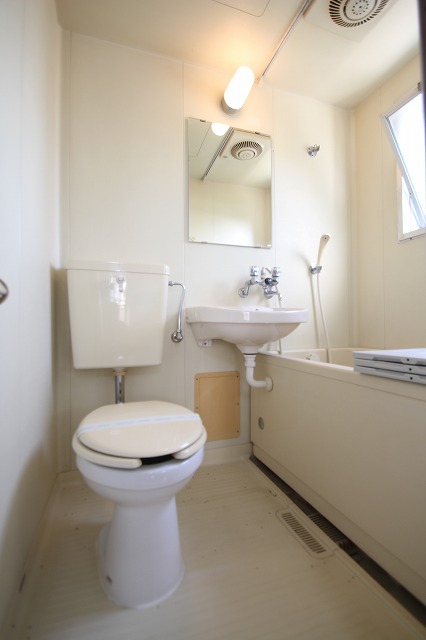 バス・シャワールーム　同物件、別号室のものです。