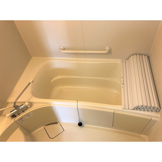 バス・シャワールーム　浴槽