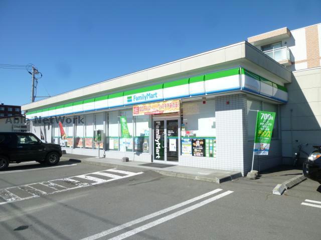 コンビニ　ファミリーマート千歳春日3丁目店（コンビニ）まで549m