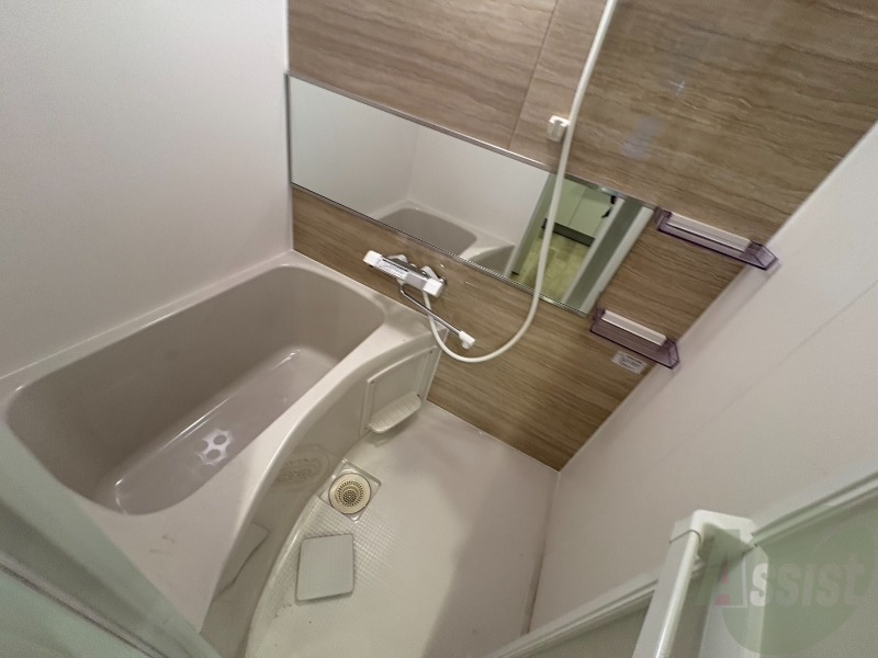 バス・シャワールーム　お風呂になります。一日の疲れを癒してくださいね。