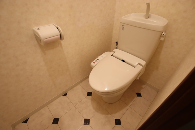 トイレ　※別室の参考写真の為、現況優先です。