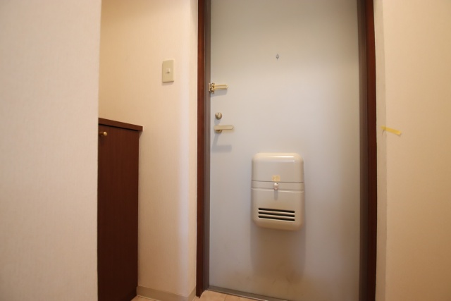 玄関　※別室の参考写真の為、現況優先です。