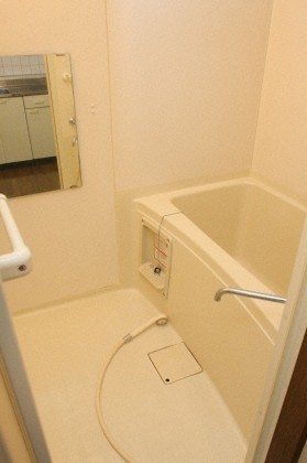 バス・シャワールーム　ゆったりとした浴槽で快適バスタイム♪