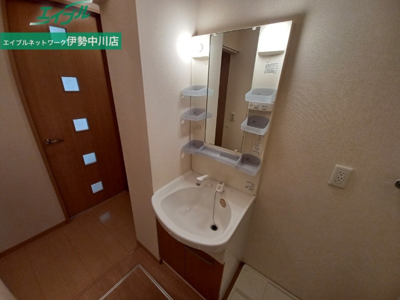 洗面設備　同物件別部屋のお写真です。