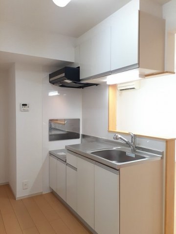 キッチン　コンパクトなキッチンで掃除もラクラク