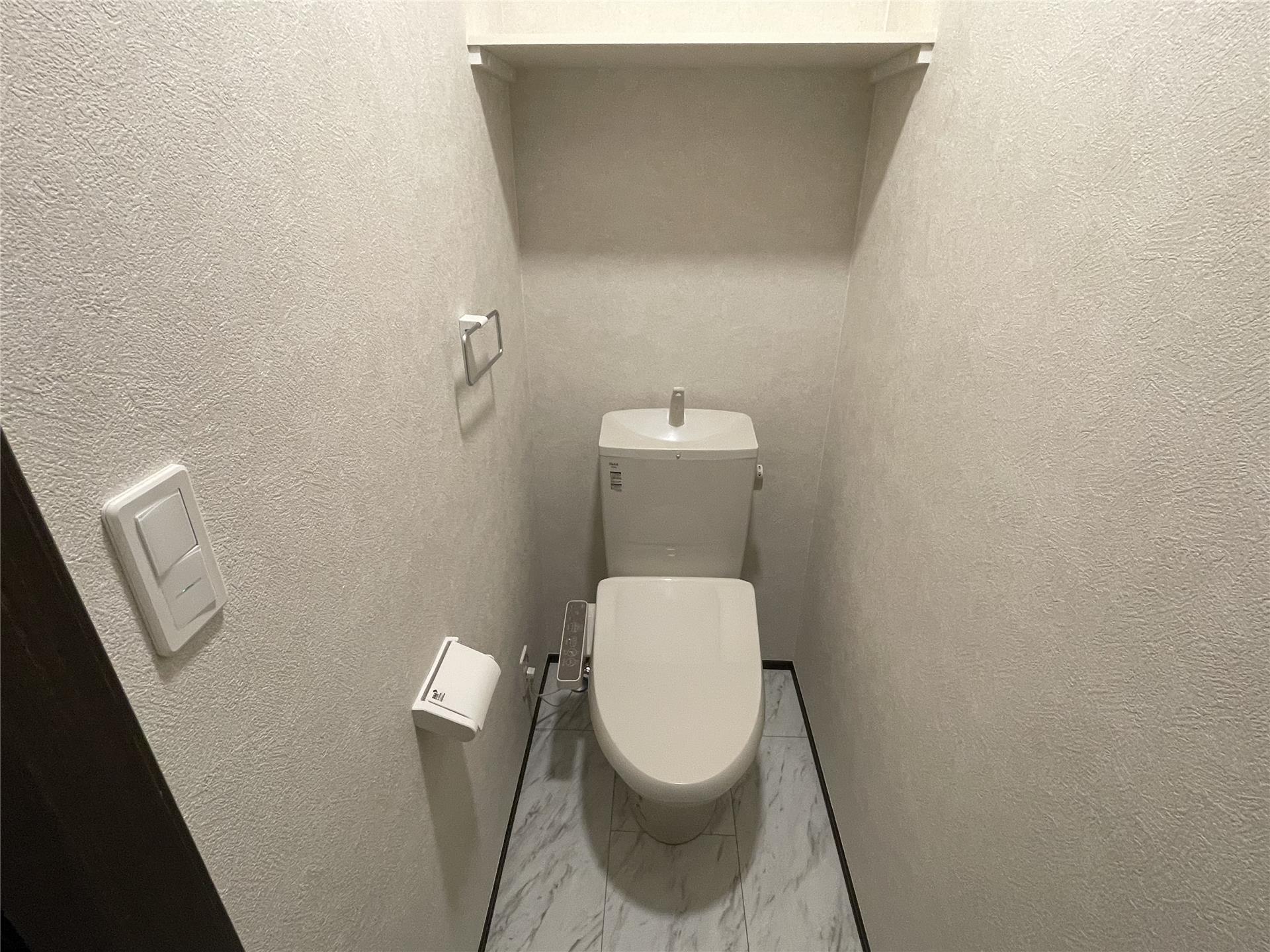 トイレ　寒い日も安心な温水洗浄便座です