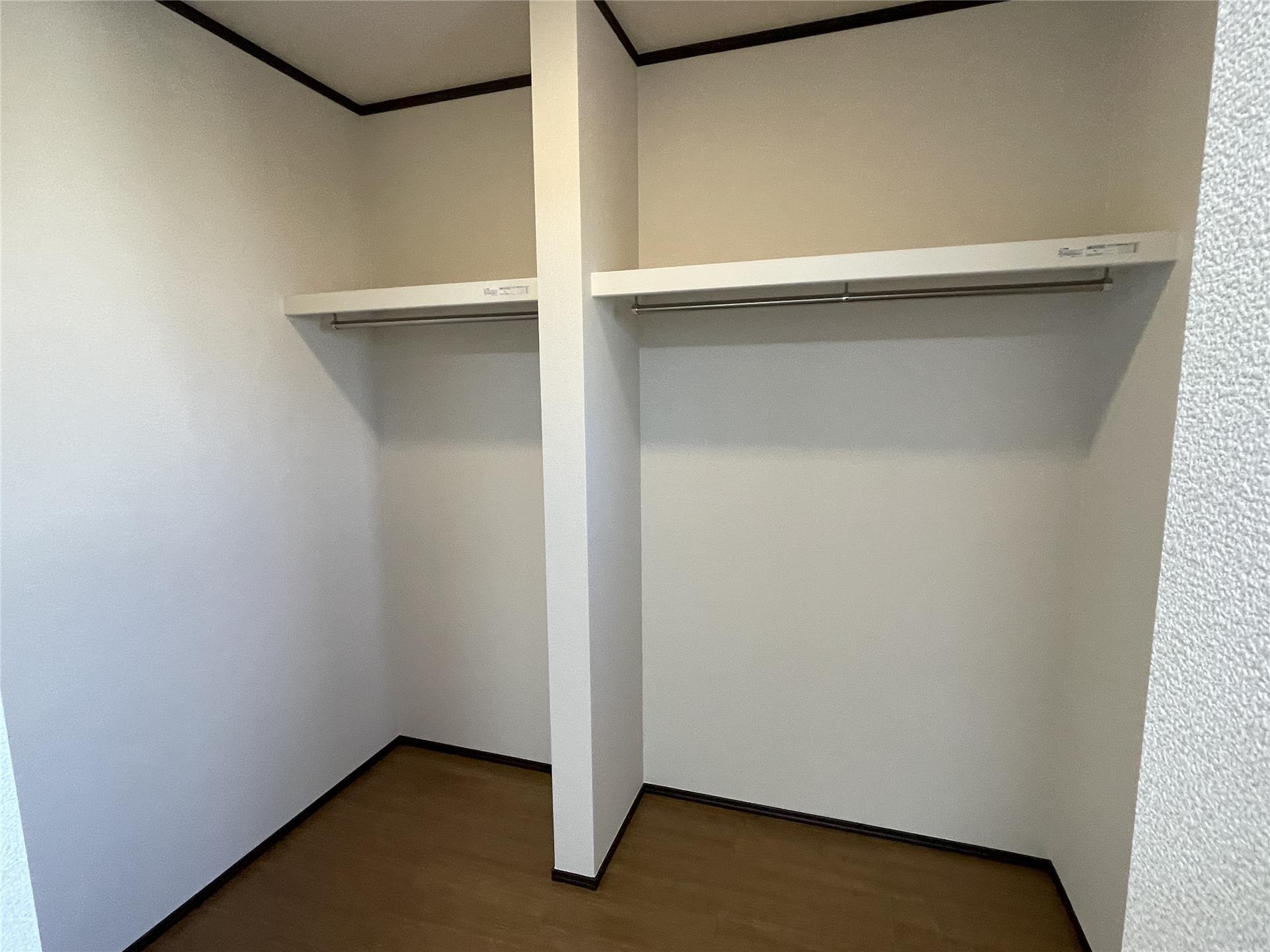 収納　ウオークインクローゼットです