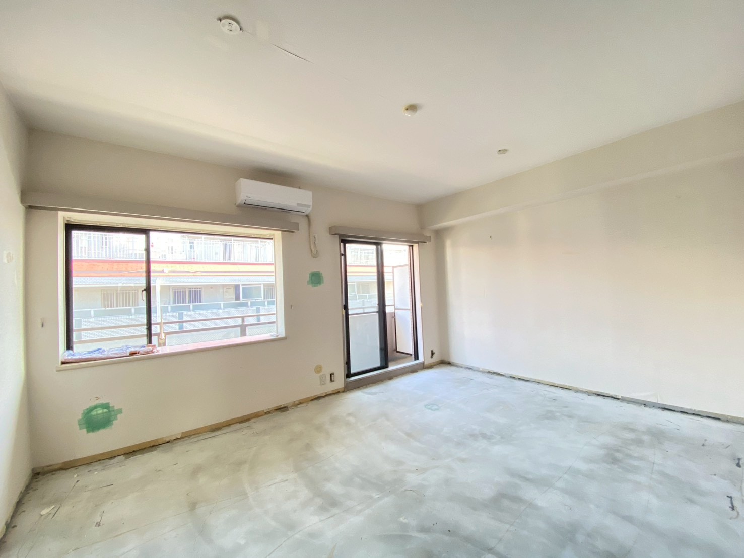 居室・リビング　原状回復中になります