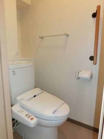 トイレ　☆温水洗浄便座付です☆