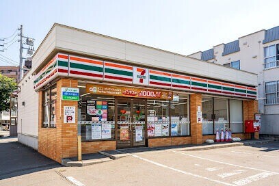 コンビニ　セブンイレブン東札幌5条店（コンビニ）まで169m