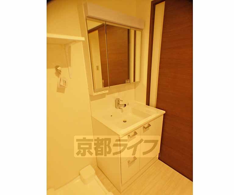 洗面設備　人気のシャンプードレッサータイプです。