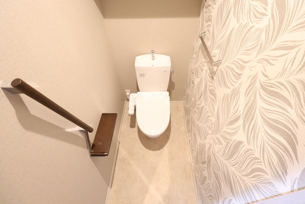 トイレ　手すり付きのトイレ♪