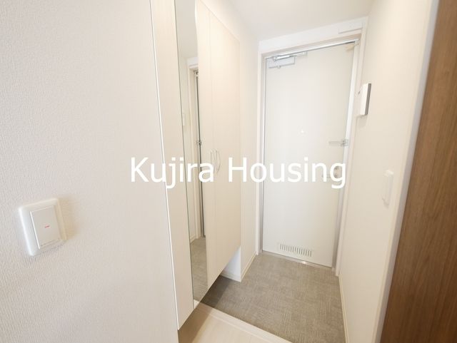 玄関　★玄関にはトールタイプの下駄箱完備★