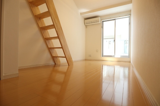 居室・リビング　＊２０４号室の写真です。