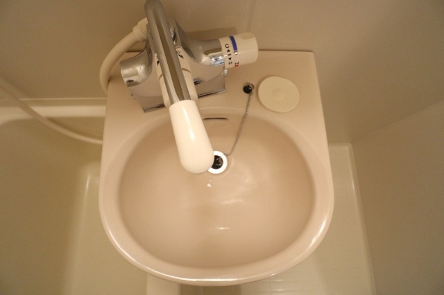 洗面設備　＊２０４号室の写真です。
