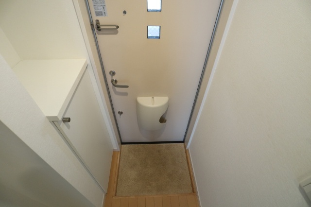 玄関　＊２０４号室の写真です。