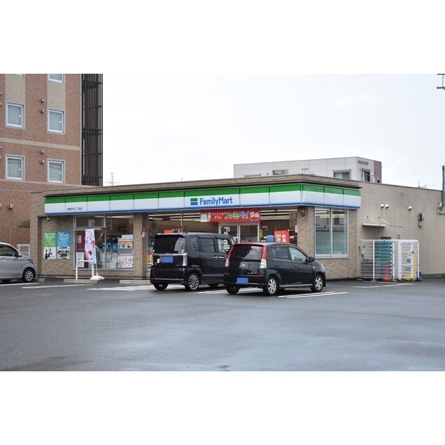 コンビニ　ファミリーマート　鈴鹿平田二丁目店（コンビニ）まで48m