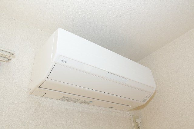 その他設備　LDKに備え付けのエアコン