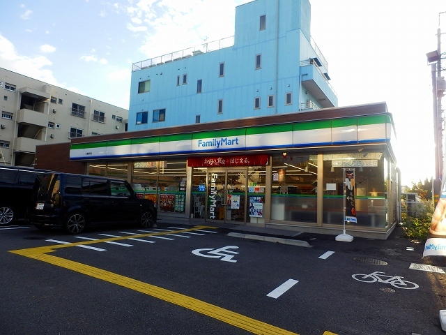 コンビニ　ファミリーマート 八潮新町店（コンビニ）まで589m