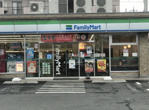 コンビニ　ファミリーマート 宿河原西店（コンビニ）まで135m