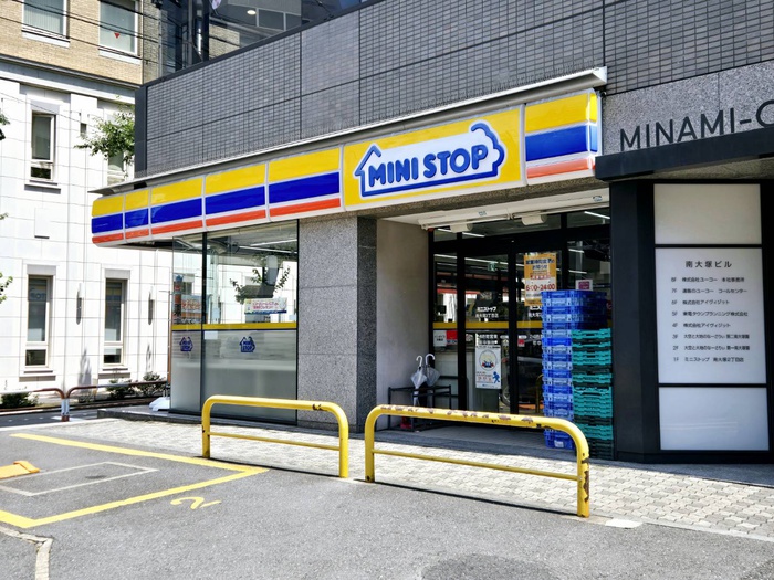 コンビニ　ミニストップ　南大塚2丁目店（コンビニ）まで180m