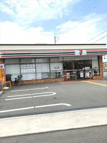 コンビニ　セブンイレブン（コンビニ）まで1404m